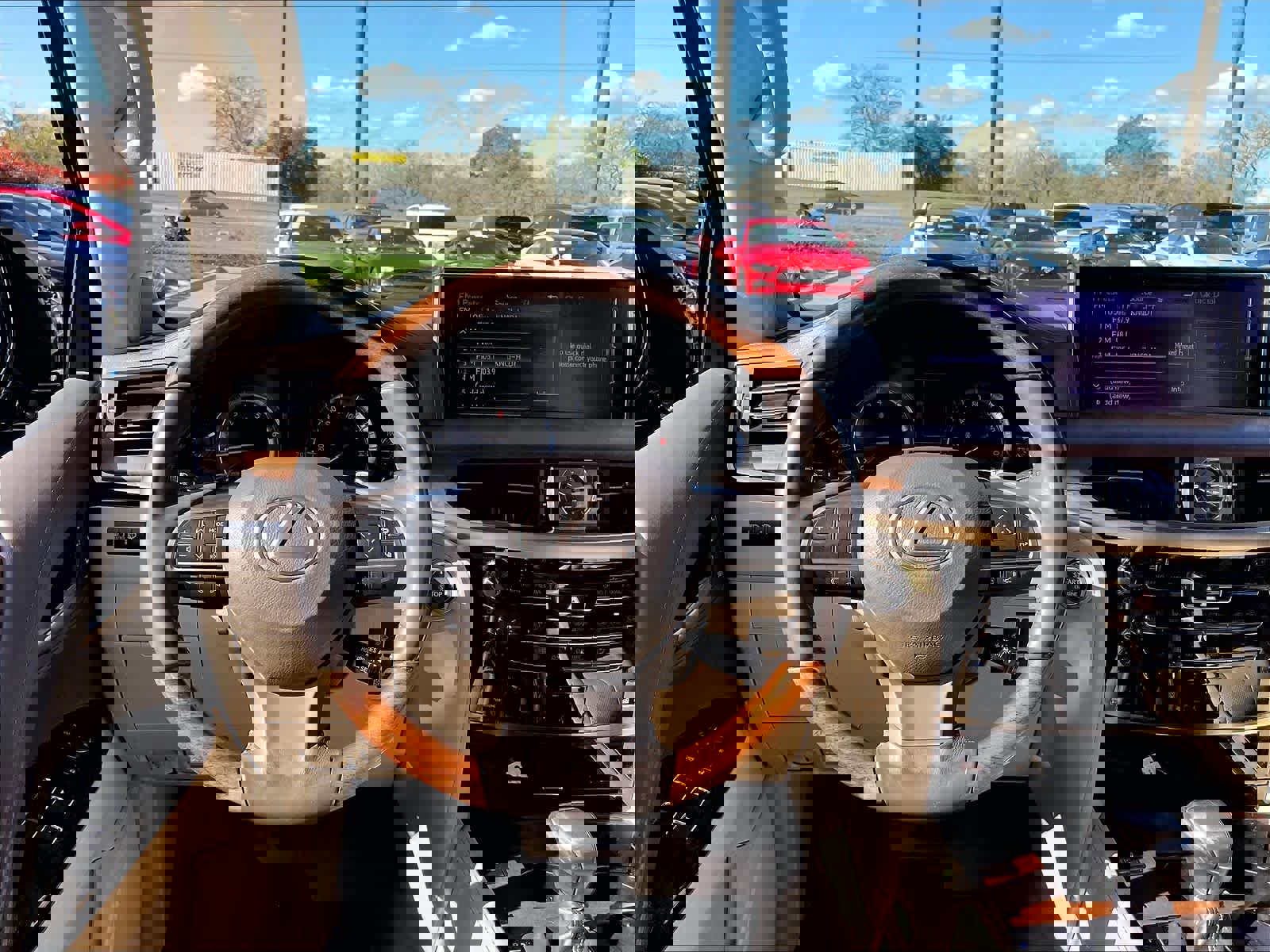 Used 2020 Lexus LX 570 4WD w/ Luxury Package image 6