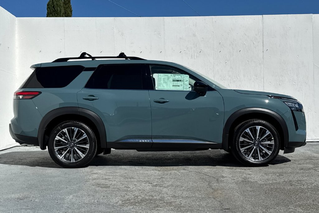 New 2026 Nissan Pathfinder Platinum w/ Accent Package AWD/4WD image 3
