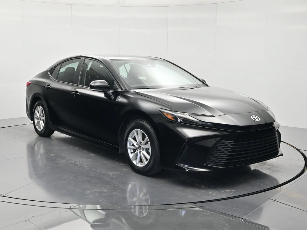 Used 2025 Toyota Camry LE FWD image 3