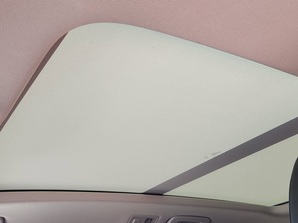 Used 2025 Volkswagen Taos SE image 15