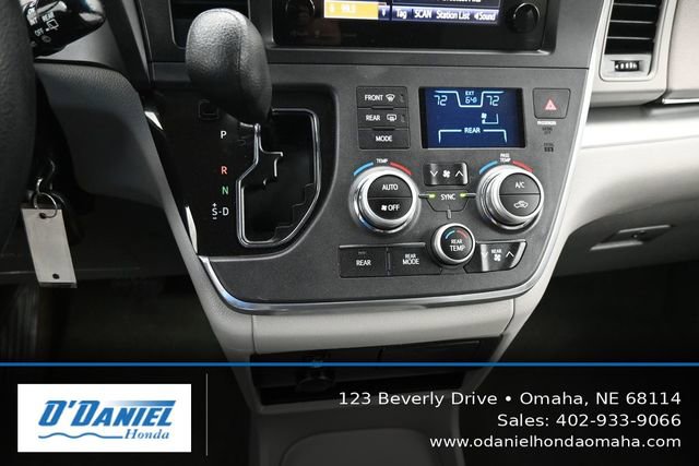 Used 2017 Toyota Sienna LE FWD image 32