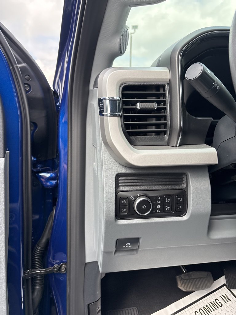 New 2026 Ford F350 XLT w/ XLT Premium Package AWD/4WD image 10