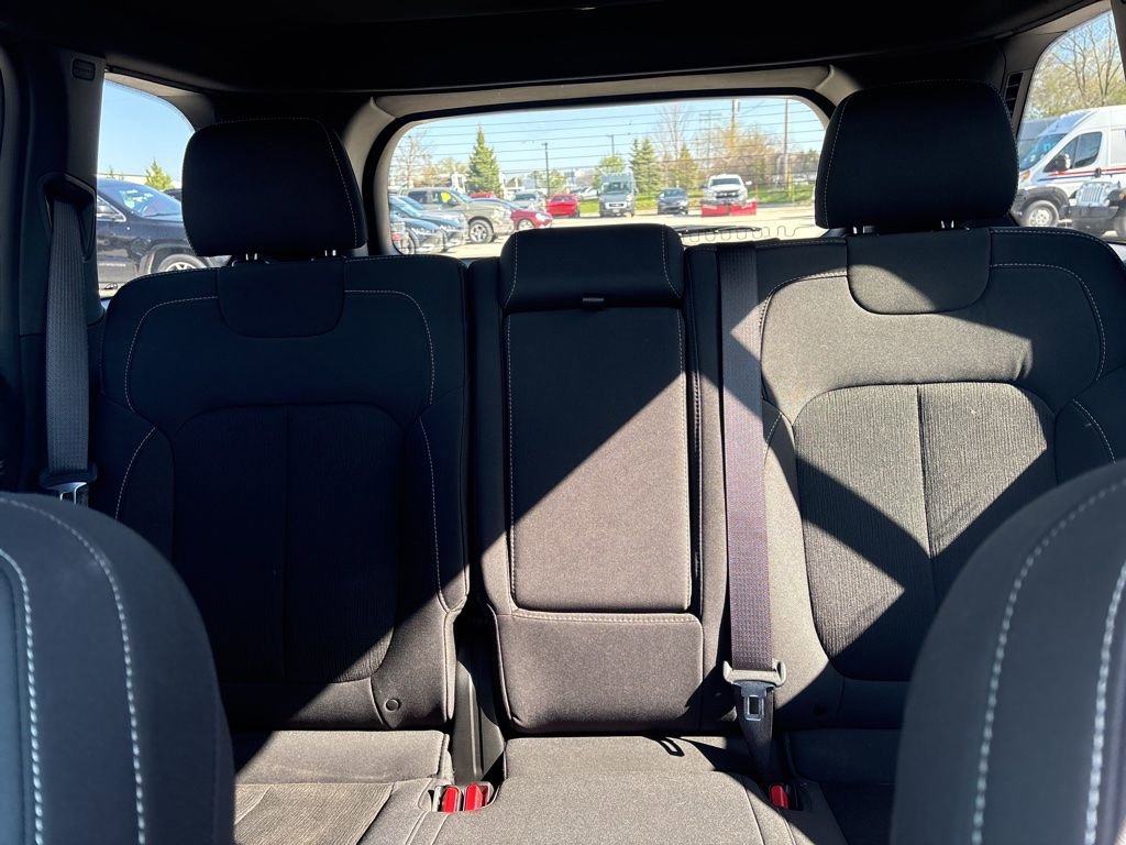 Used 2024 Jeep Grand Cherokee Laredo image 12