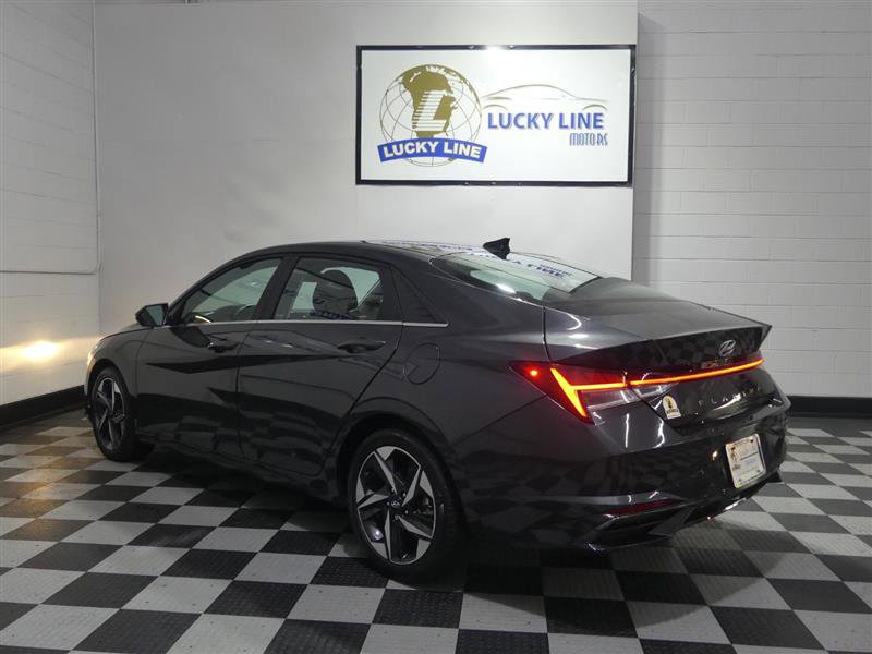 Used 2021 Hyundai Elantra SEL w/ Convenience + Premium Package FWD image 11