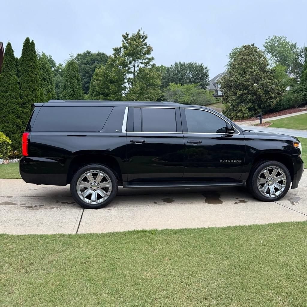 Used 2019 Chevrolet Suburban LT RWD image 5