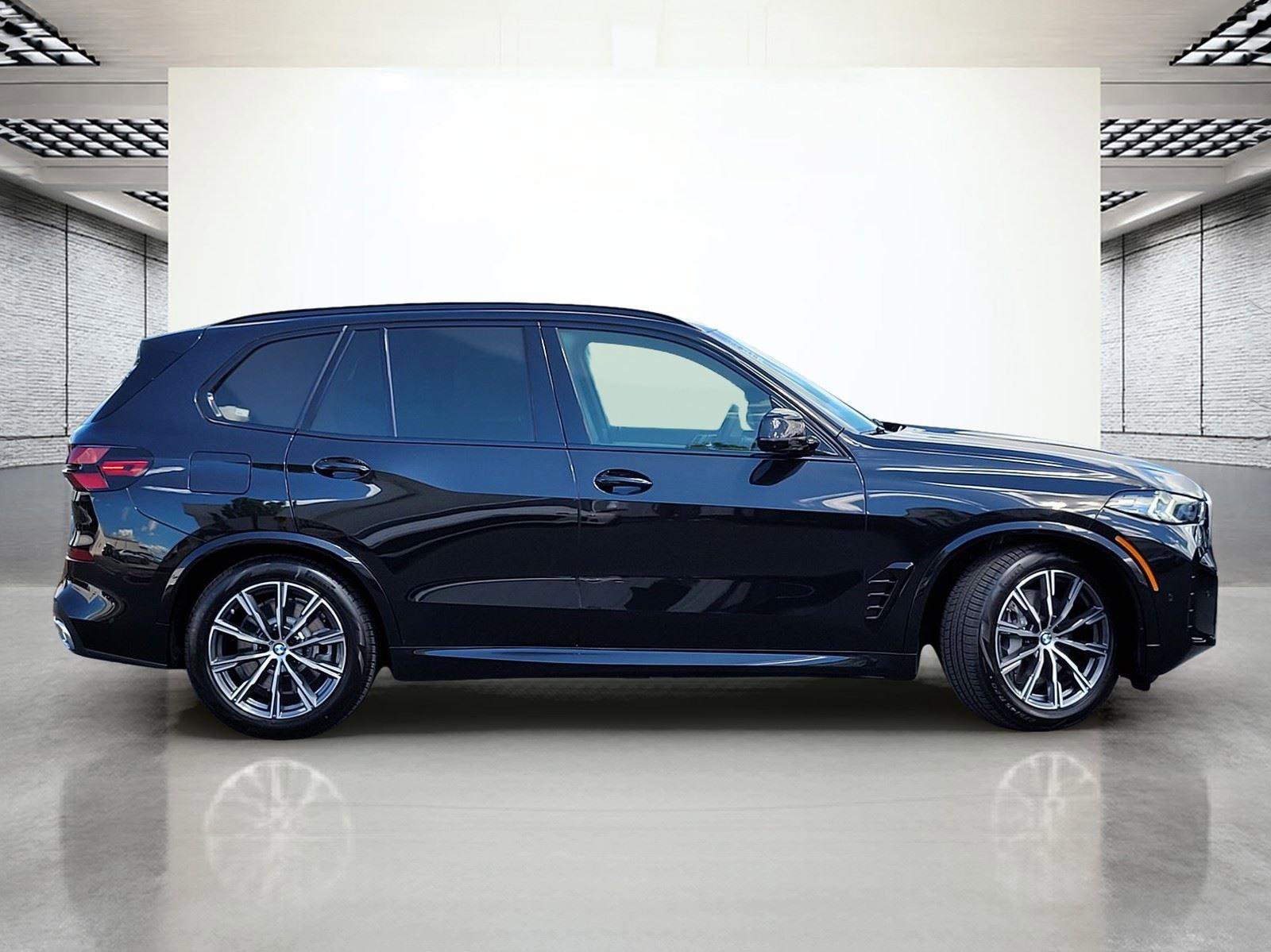 New 2026 BMW X5 xDrive50e w/ M Sport Package AWD/4WD image 4