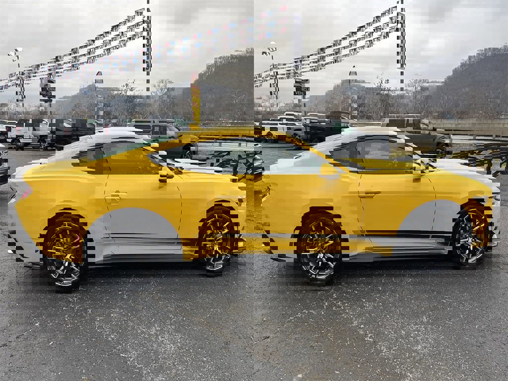 Used 2024 Ford Mustang EcoBoost image 3