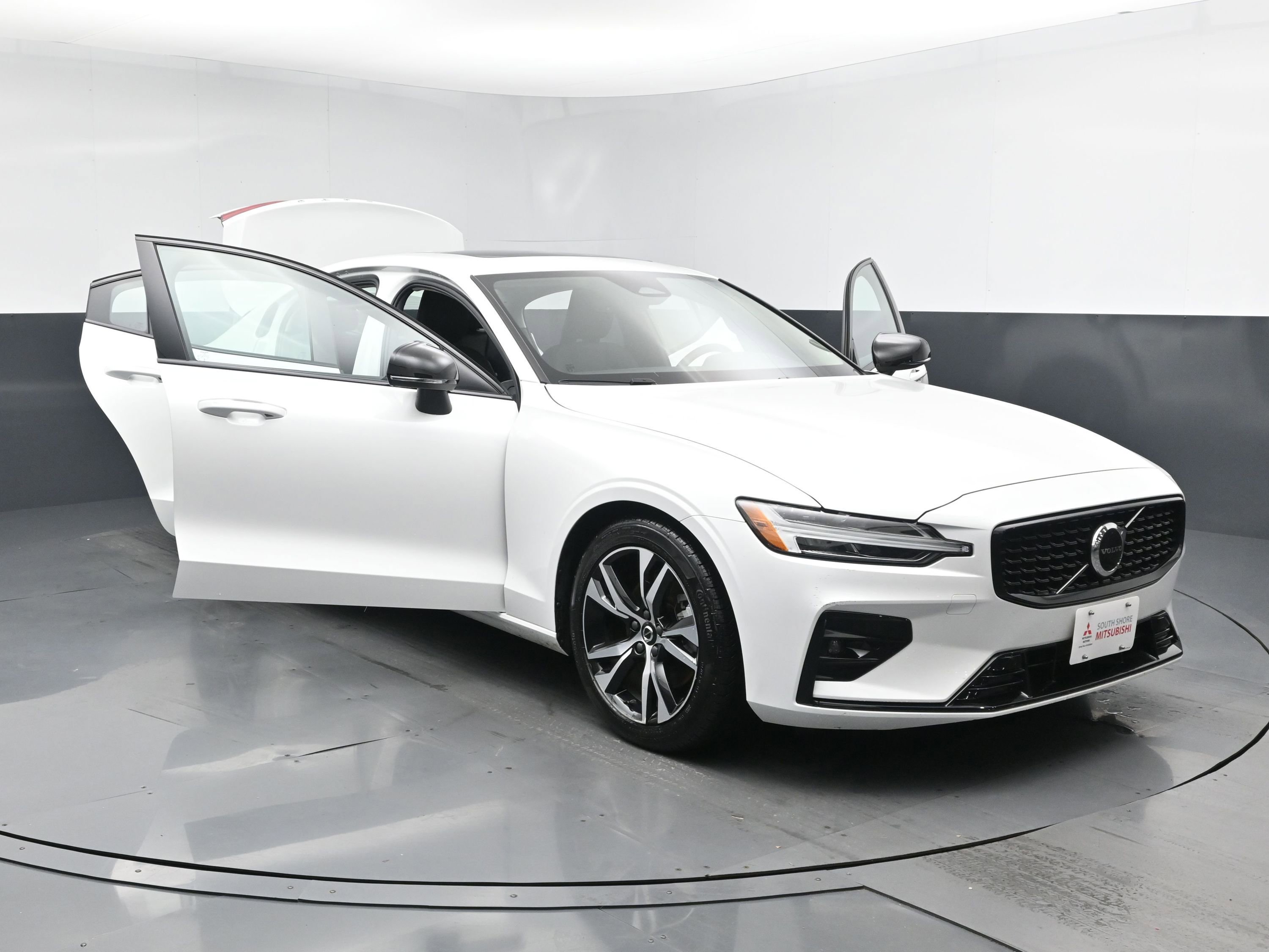 Used 2024 Volvo S60 B5 Core image 29