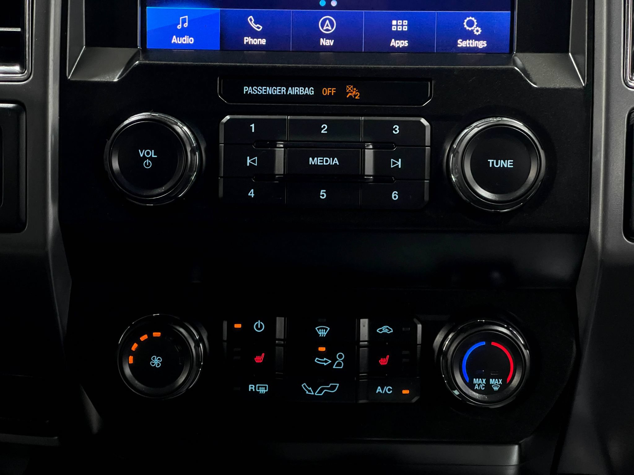 Used 2019 Ford F150 XLT w/ Equipment Group 302A Luxury AWD/4WD image 24