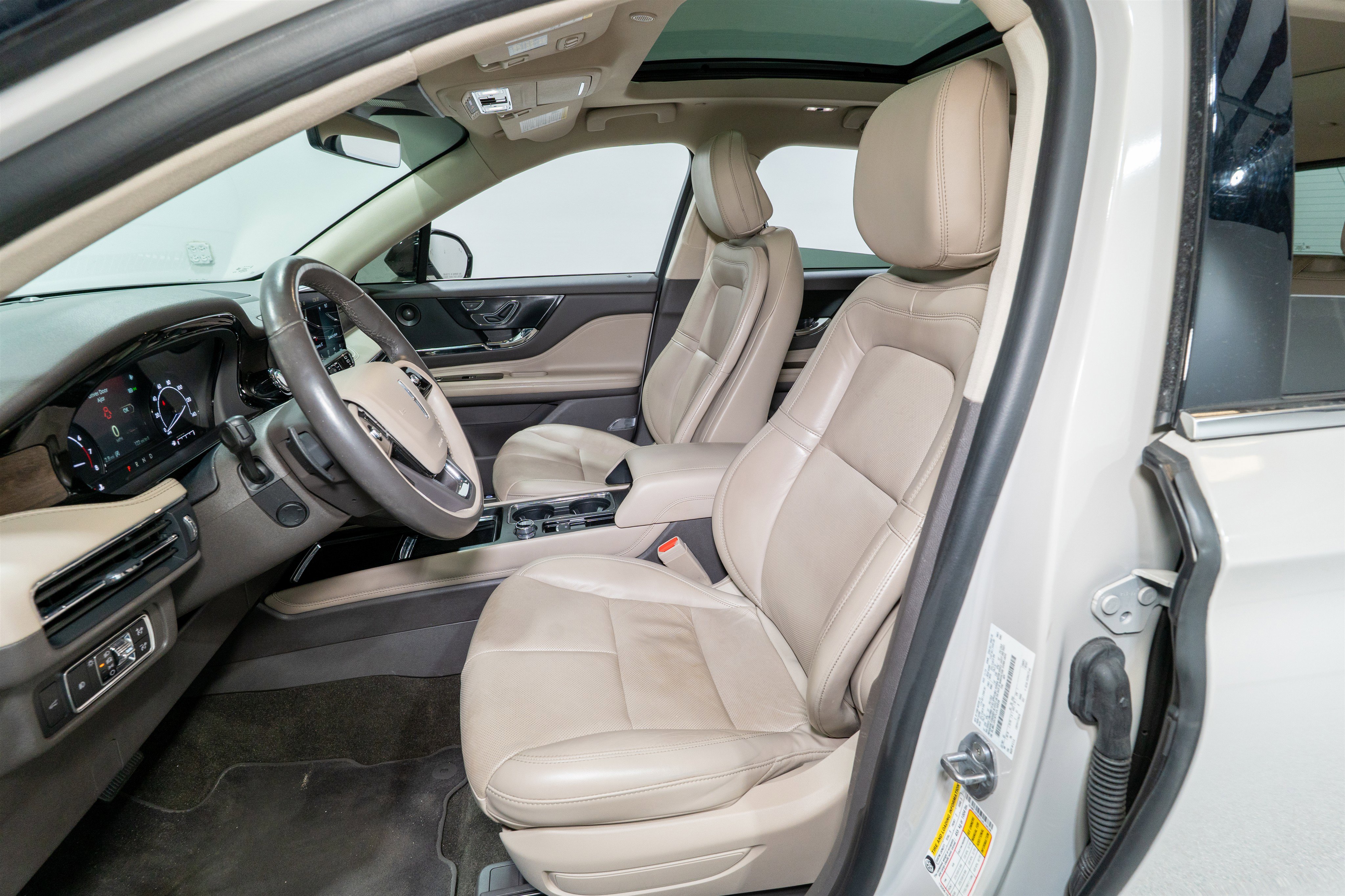 Used 2020 Lincoln Corsair Reserve w/ Elements Package image 16