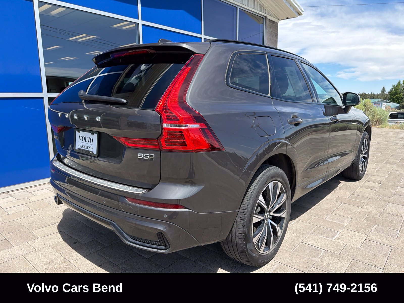 Used 2024 Volvo XC60 B5 Core w/ Protection Package Premier AWD/4WD image 7