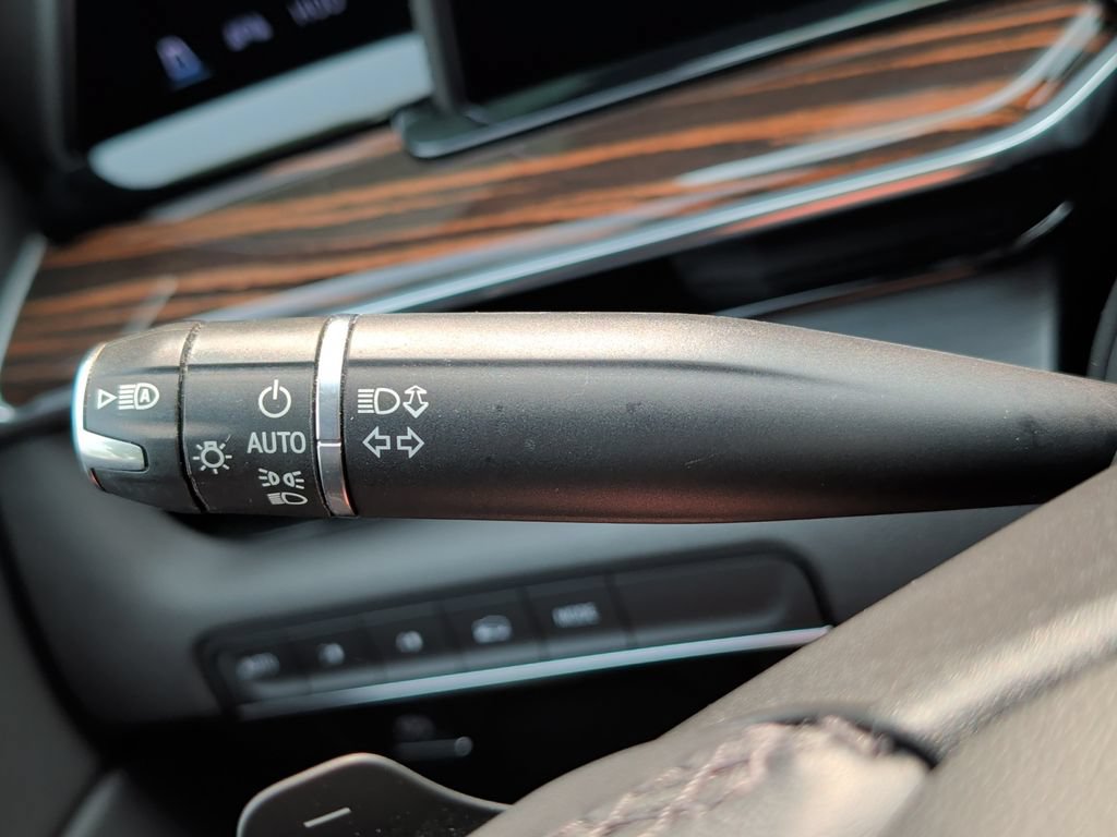 Used 2021 Cadillac Escalade Premium Luxury AWD/4WD image 45