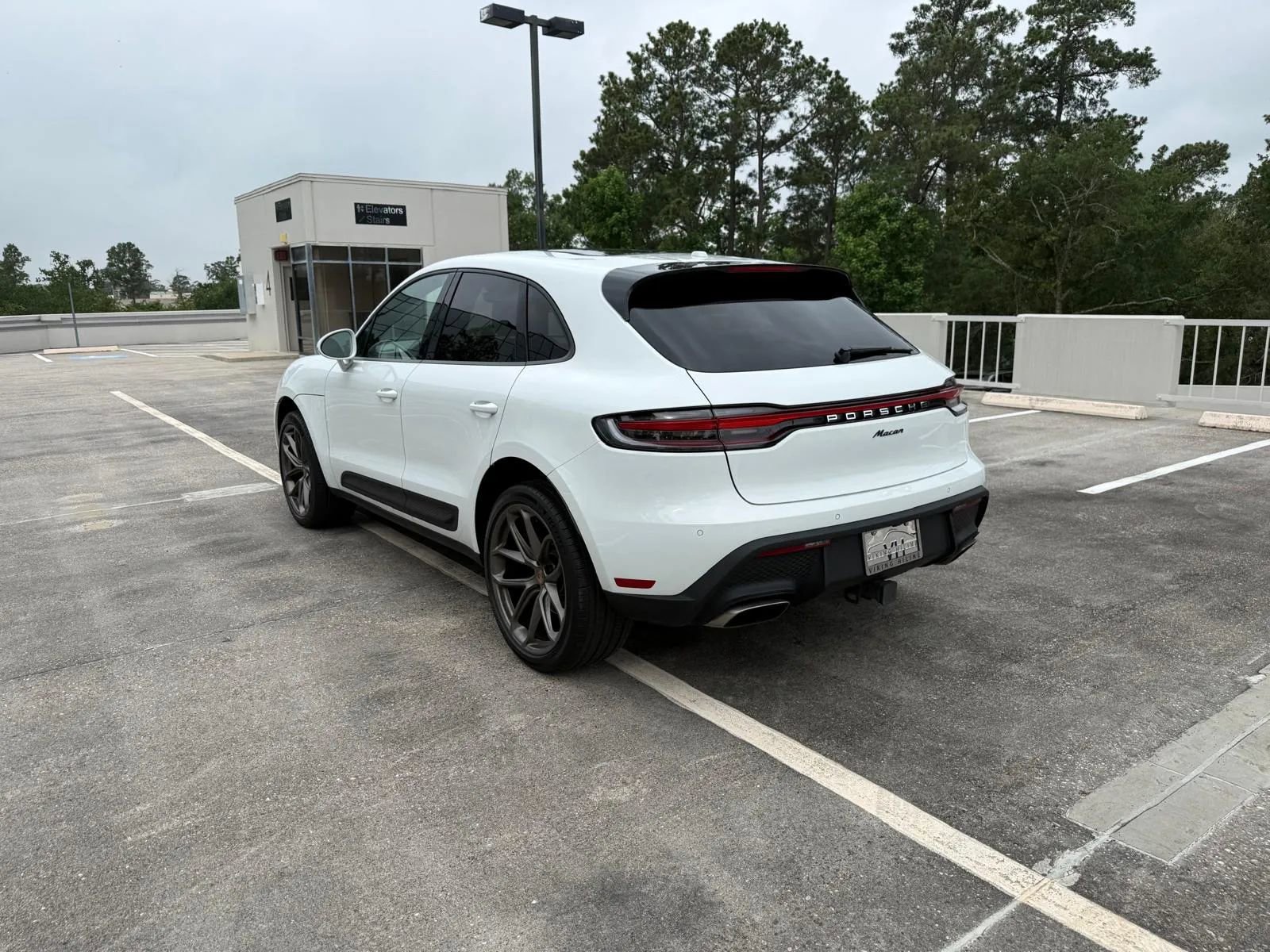 Used 2022 Porsche Macan w/ Premium Package Plus AWD/4WD image 3