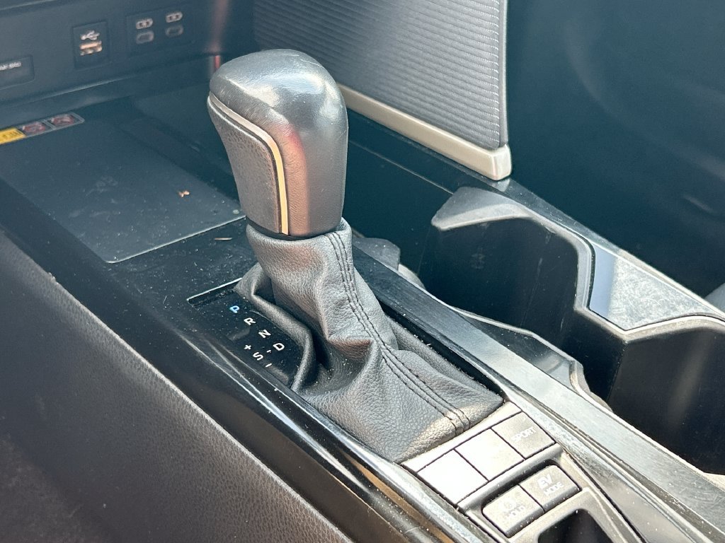 Used 2025 Toyota Camry SE FWD image 27