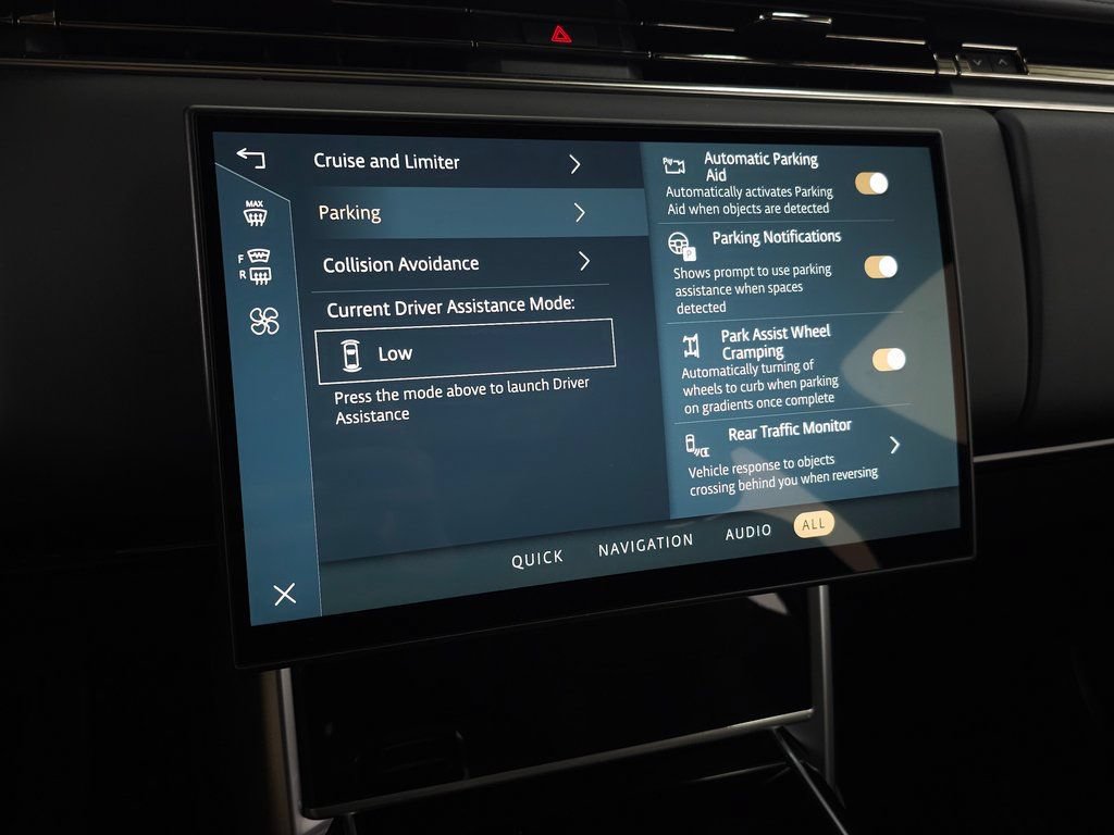 Certified 2025 Land Rover Range Rover SE AWD/4WD image 30