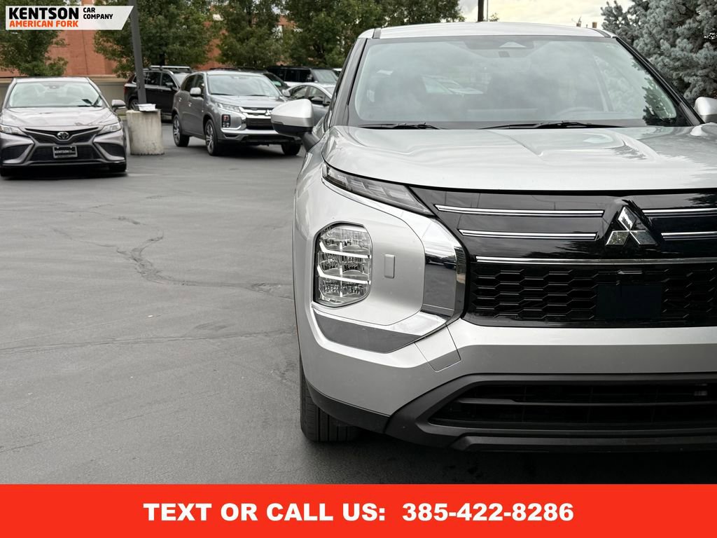 Used 2025 Mitsubishi Outlander ES image 14