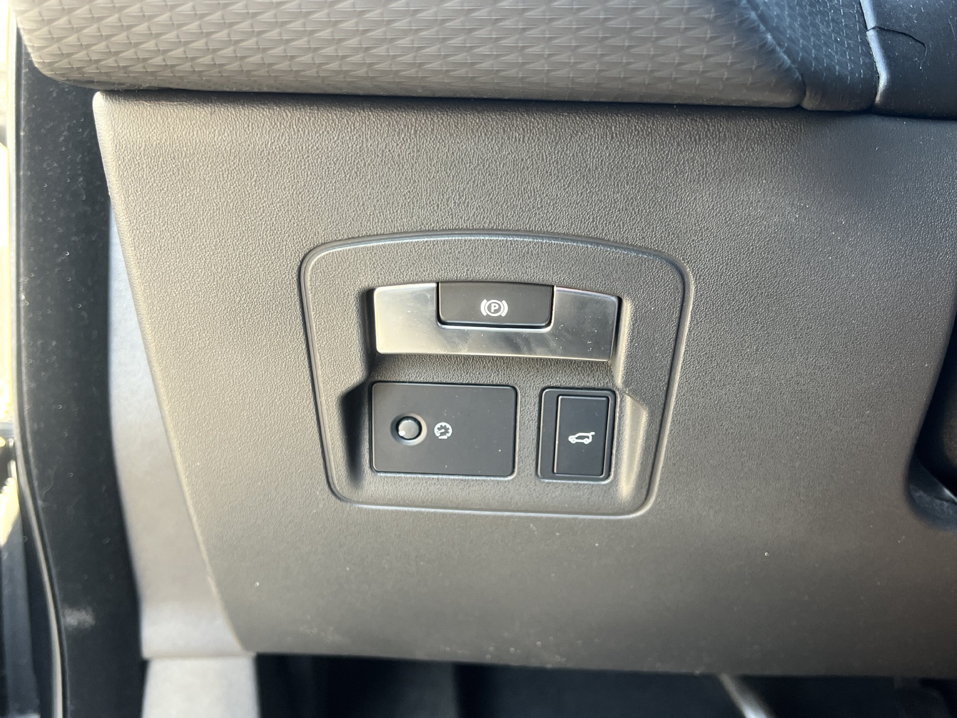 Used 2019 Land Rover Range Rover Velar S AWD/4WD image 13