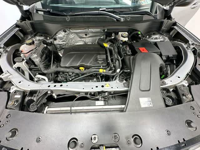 Used 2025 Chevrolet Trax RS FWD image 24