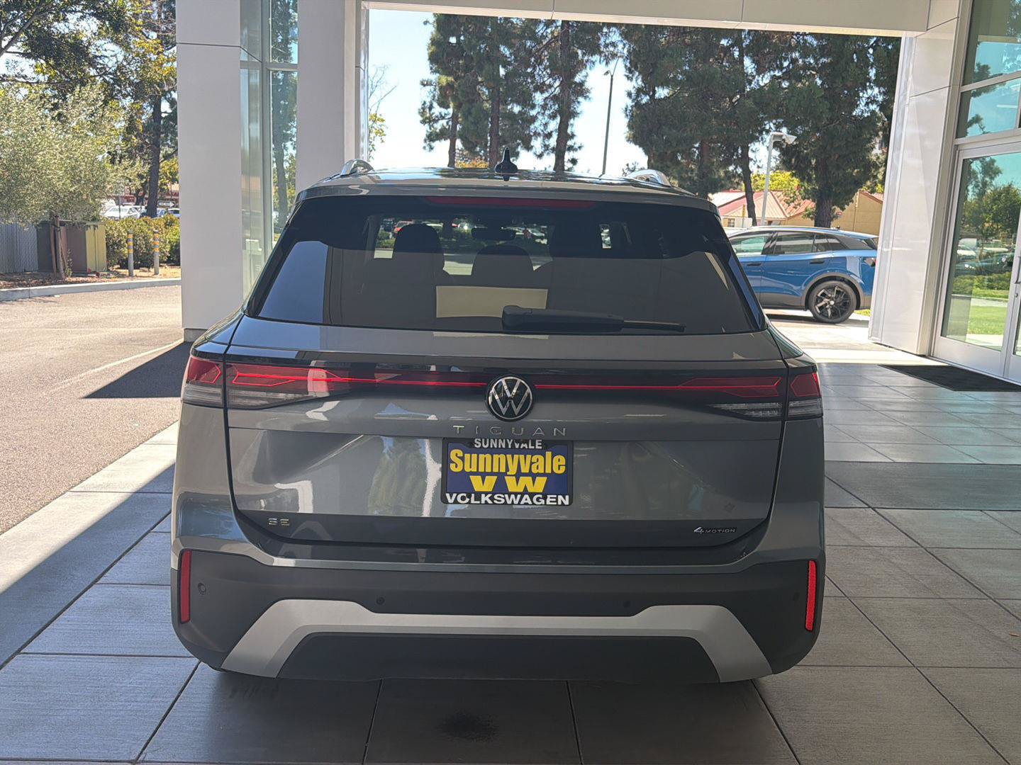 Certified 2026 Volkswagen Tiguan SE w/ Panoramic Sunroof Package AWD/4WD image 4