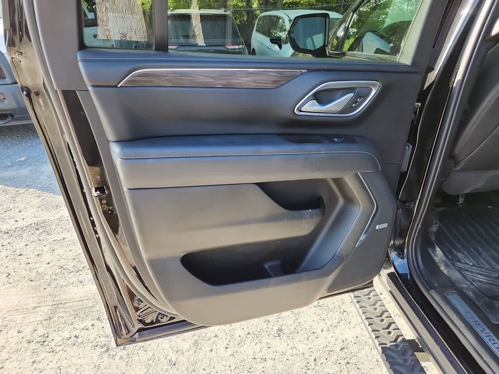 Used 2022 Chevrolet Suburban Z71 AWD/4WD image 27