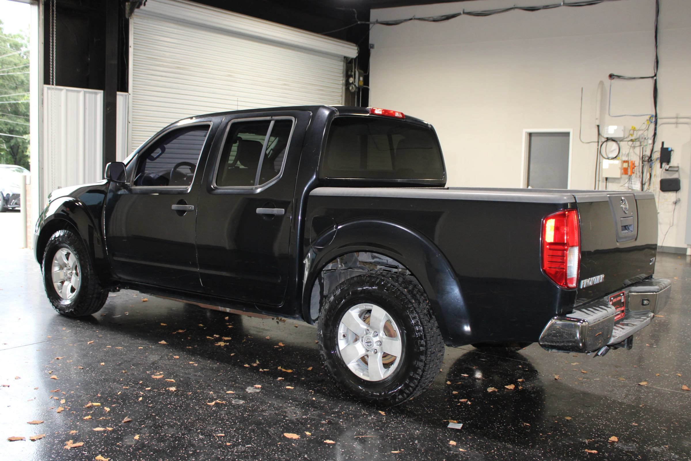 Used 2012 Nissan Frontier SV RWD image 6