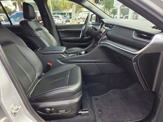 Certified 2025 Jeep Grand Cherokee Limited w/ Black Appearance Package image 15