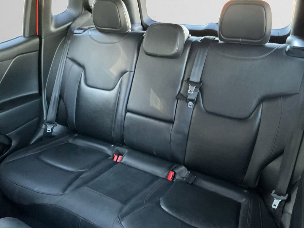 Used 2016 Jeep Renegade Trailhawk w/ Premium Trailhawk Package image 13