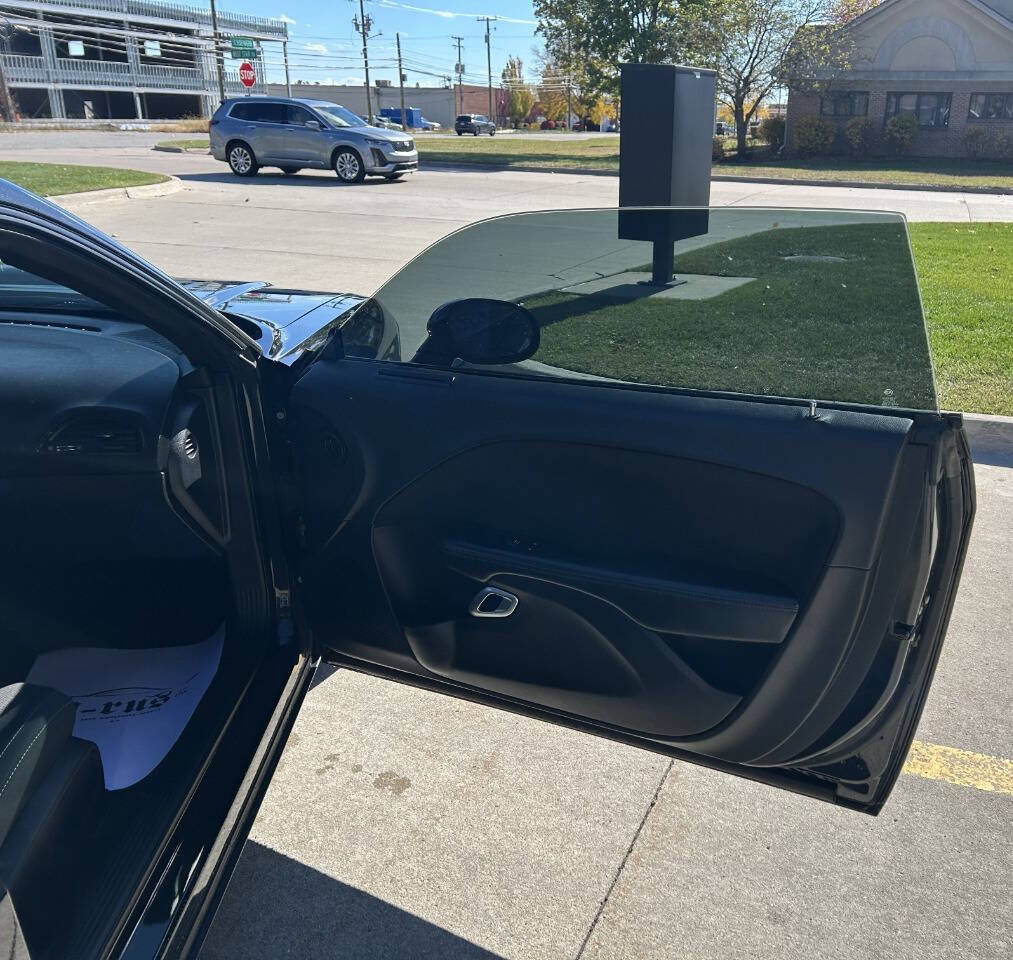 Used 2016 Dodge Challenger R/T image 37