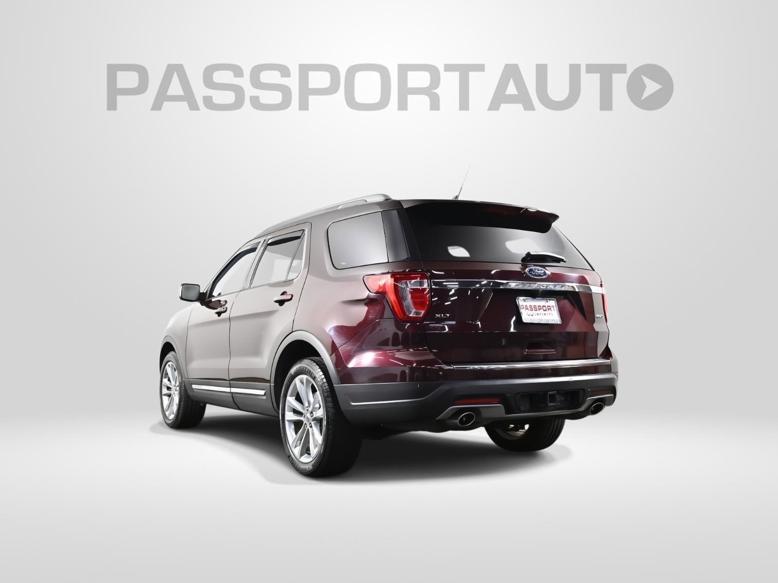 Used 2018 Ford Explorer XLT w/ Equipment Group 202A image 6