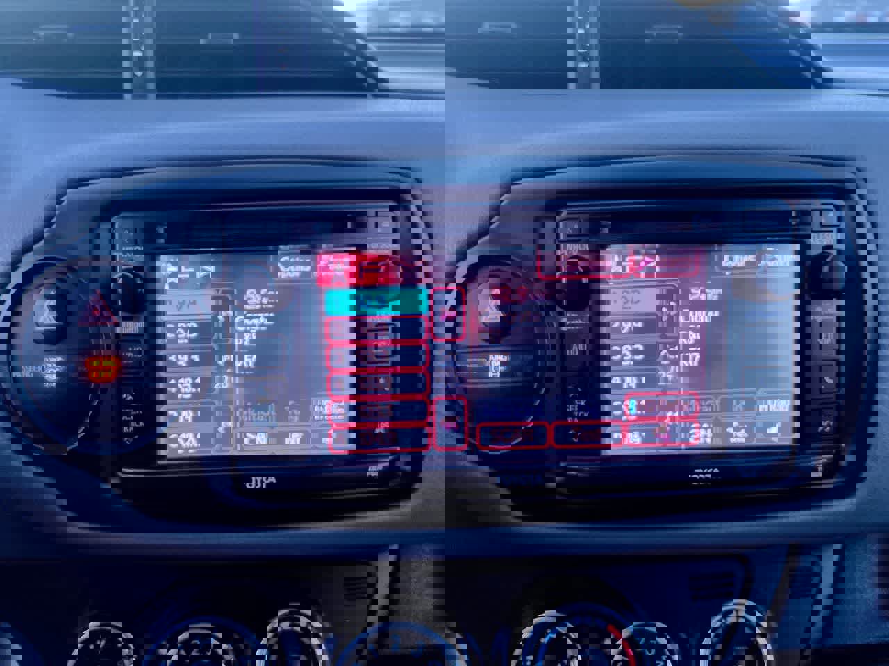 Used 2015 Toyota Yaris L image 16