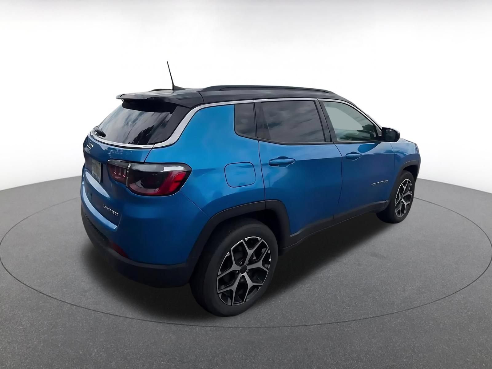 Used 2025 Jeep Compass Limited AWD/4WD image 14