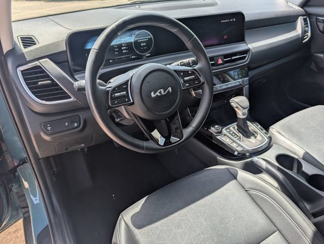 Used 2025 Kia Seltos EX FWD image 14