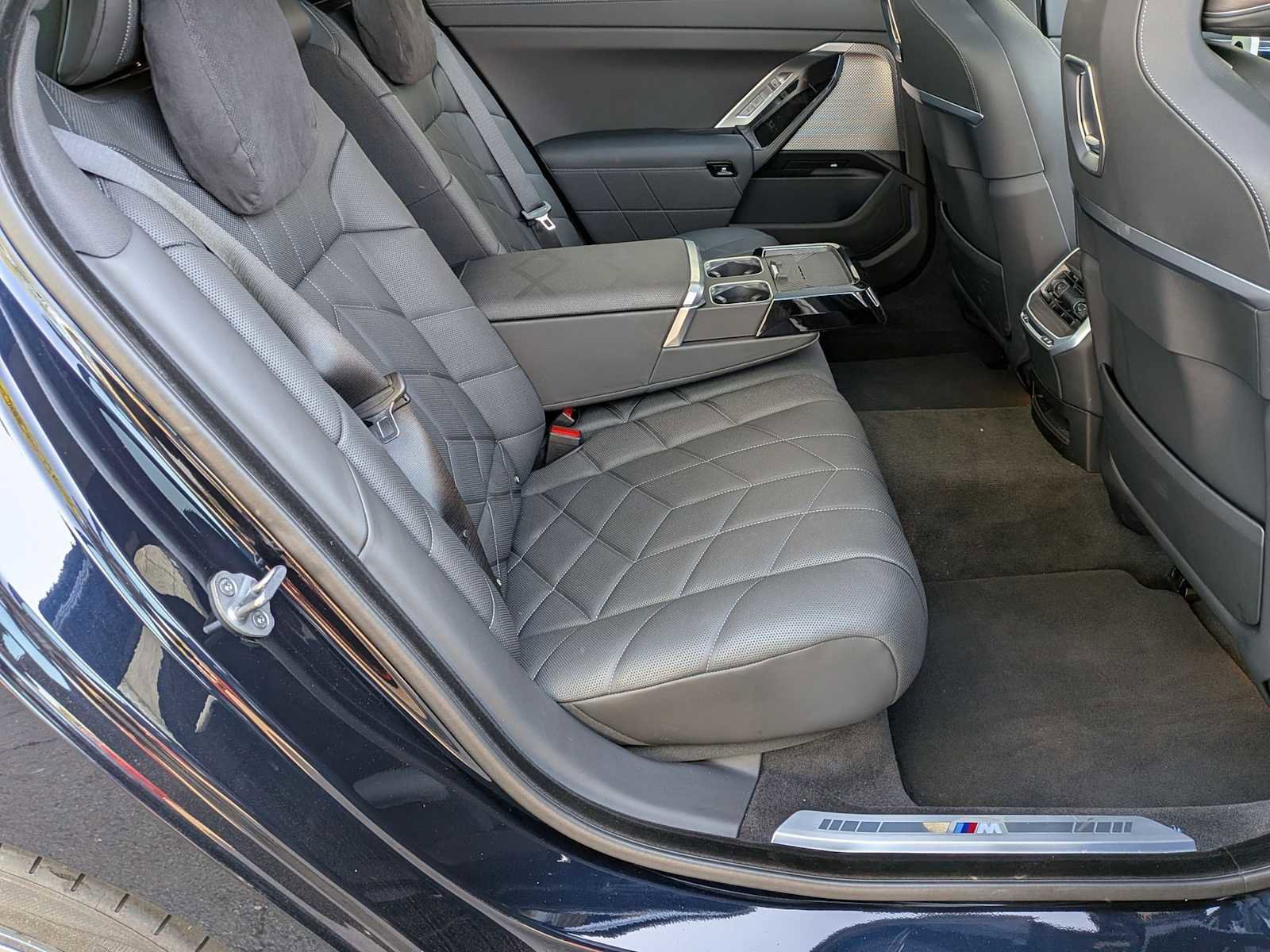 Certified 2024 BMW i7 M70 image 22