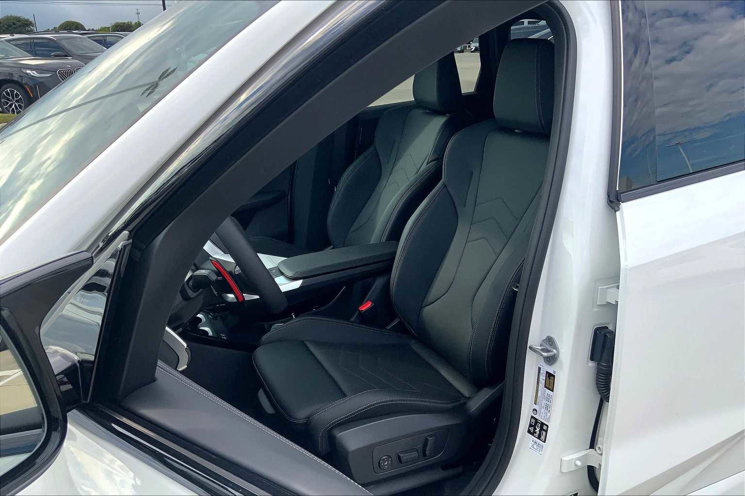 Used 2026 BMW X1 M35i w/ Technology Package image 9