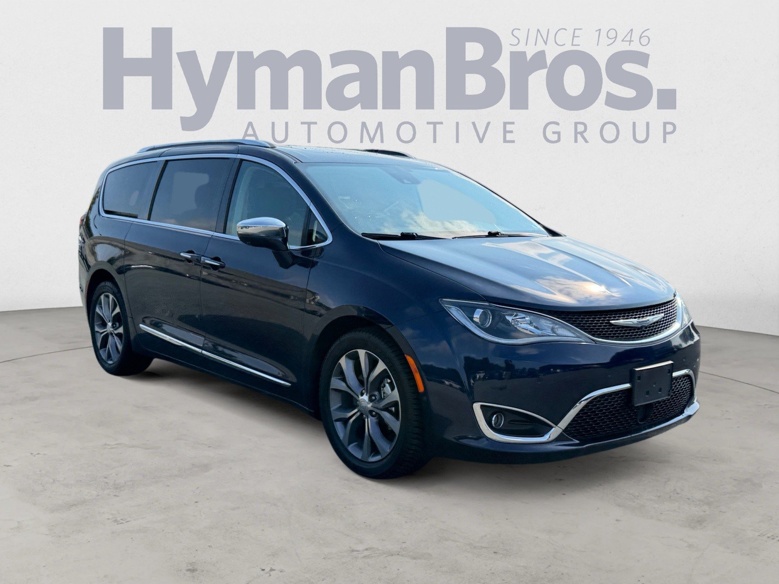 Used 2018 Chrysler Pacifica Limited w/ Tire & Wheel Group