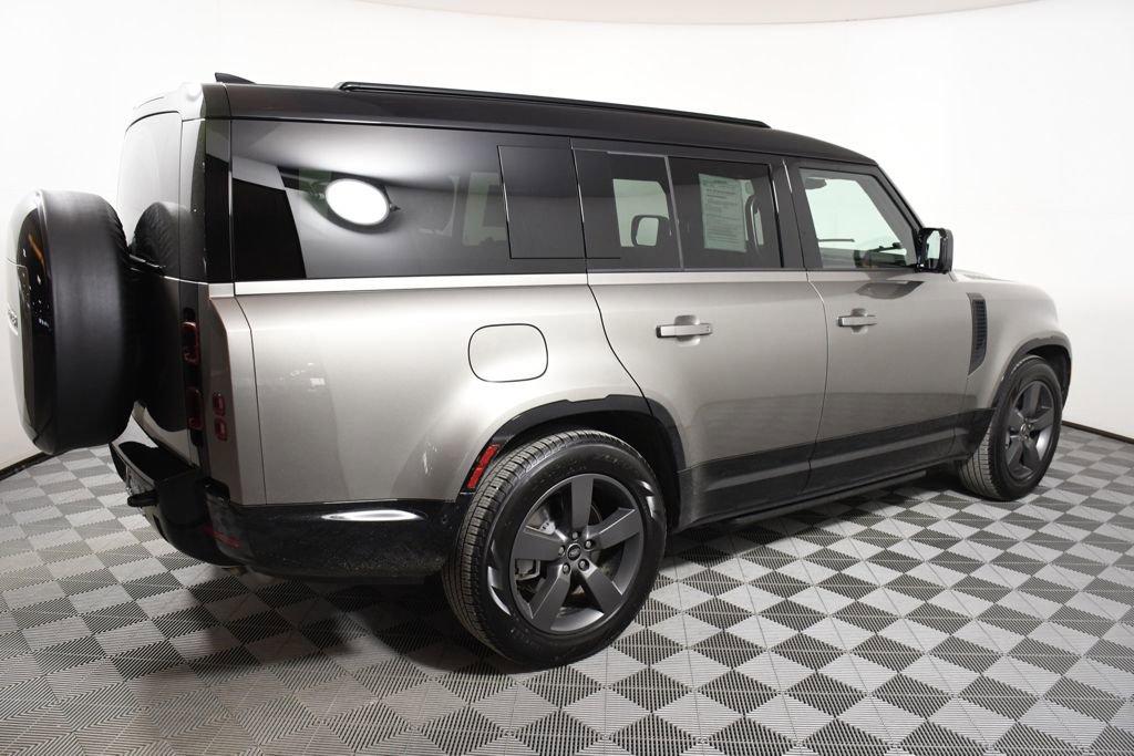 Used 2025 Land Rover Defender 130 X-Dynamic SE image 7