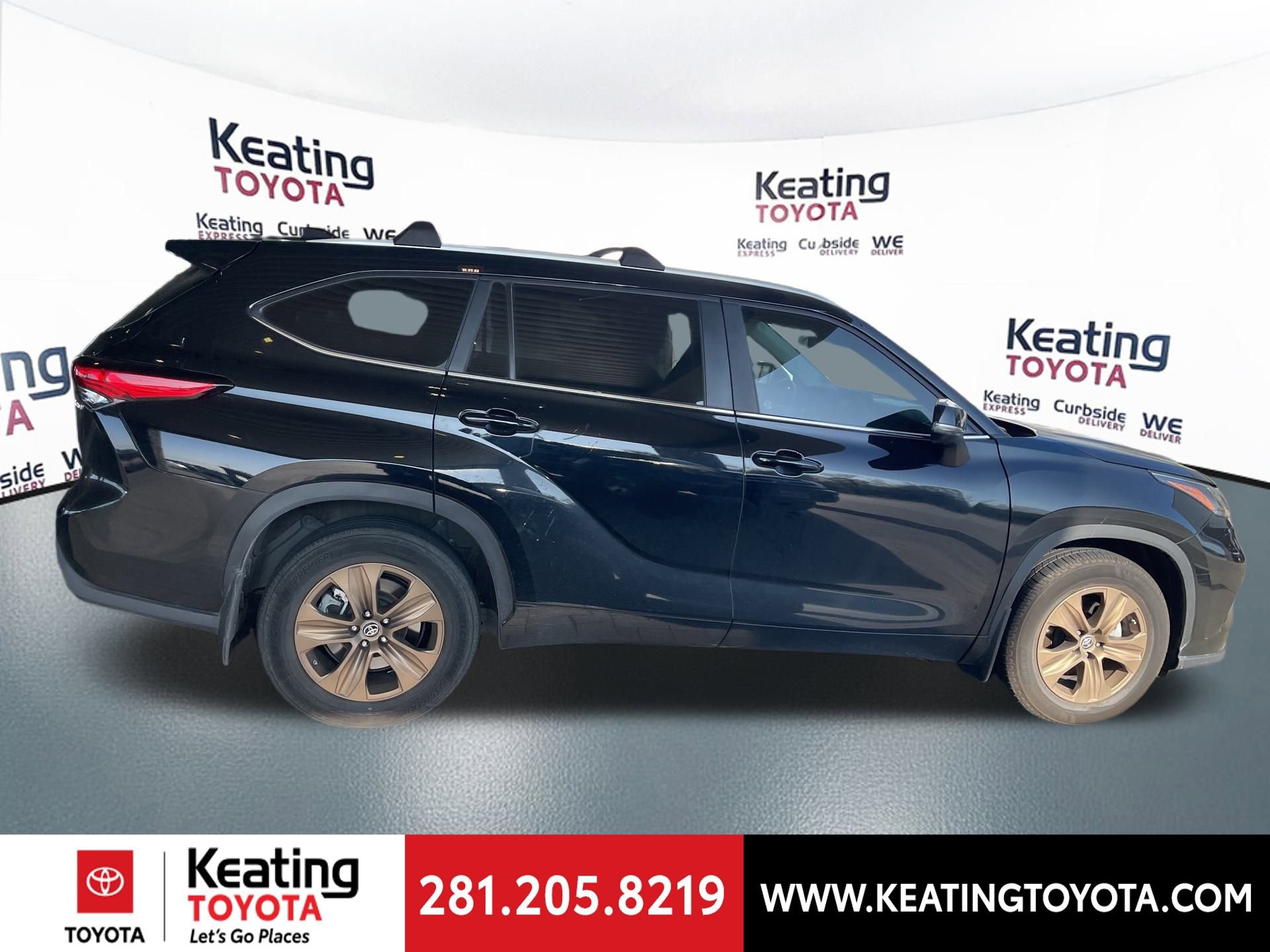 Certified 2023 Toyota Highlander Bronze Edition image 3