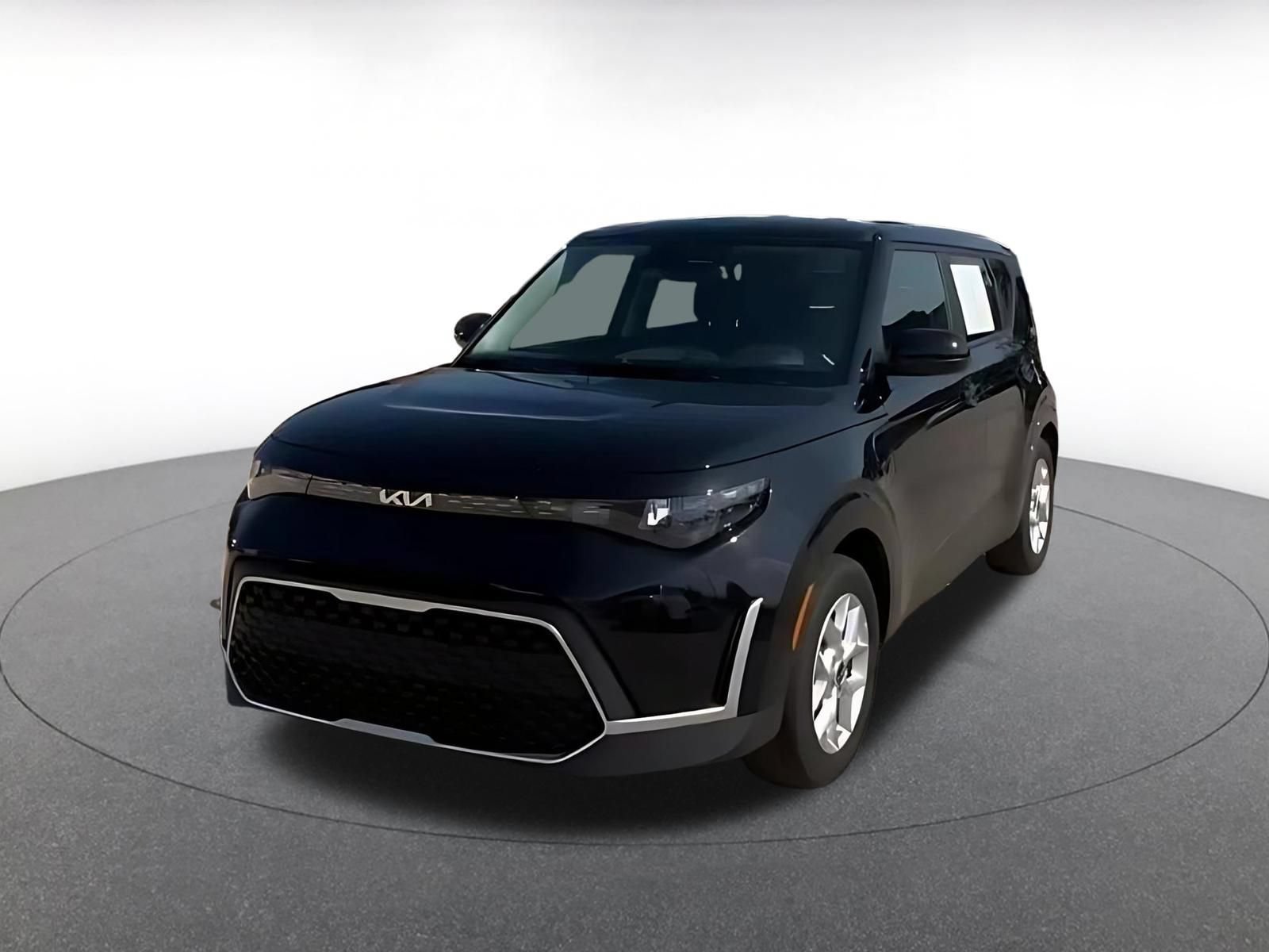 Used 2025 Kia Soul LX w/ LX Technology Package FWD image 6