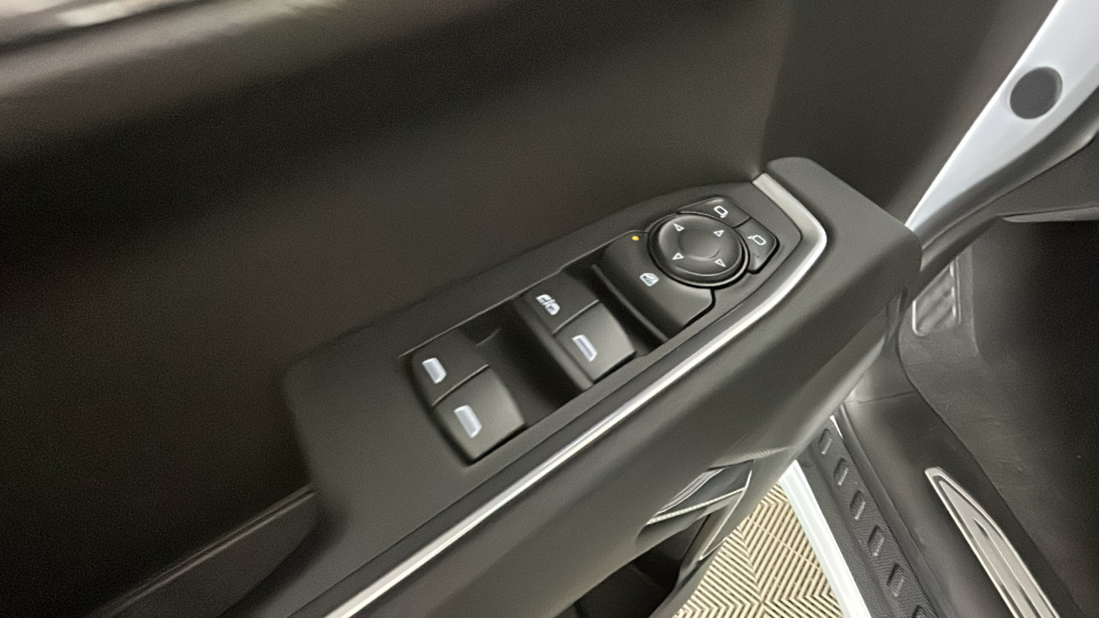 Used 2026 Chevrolet Silverado 1500 LT Trail Boss w/ LPO, Dark Essentials Package AWD/4WD image 12