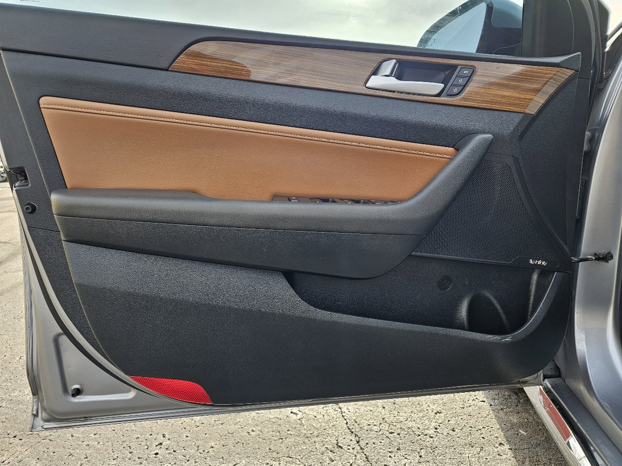 Used 2015 Hyundai Sonata Limited w/ Option Group 06 image 4