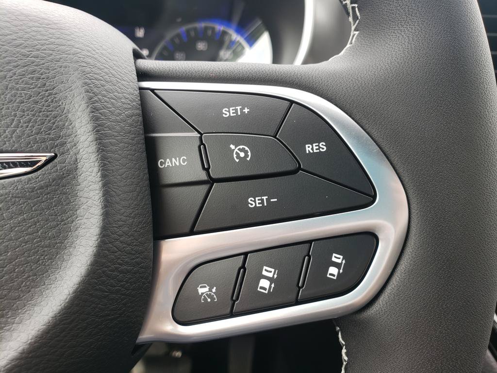 New 2026 Chrysler Pacifica Select AWD/4WD image 19