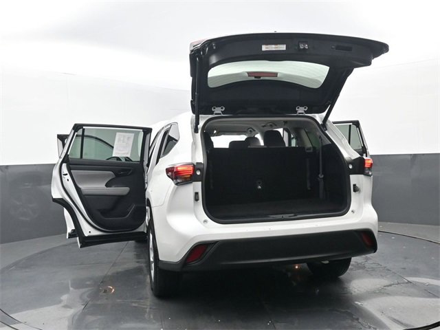 Used 2022 Toyota Highlander LE image 37