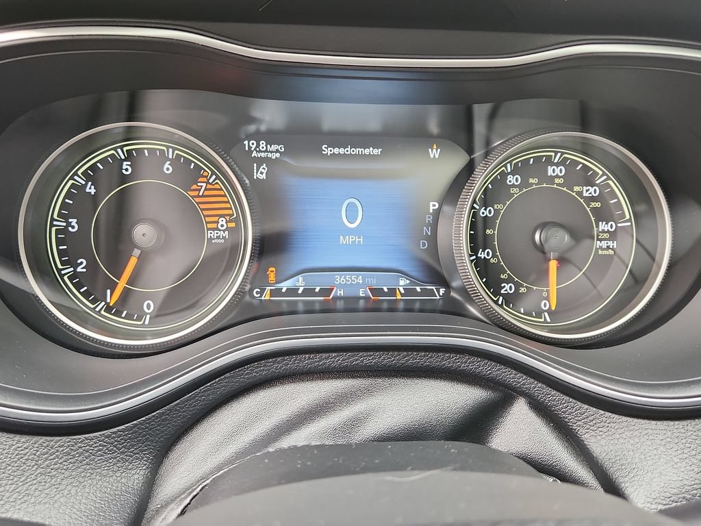 Used 2019 Jeep Cherokee Overland w/ Technology Group AWD/4WD image 14