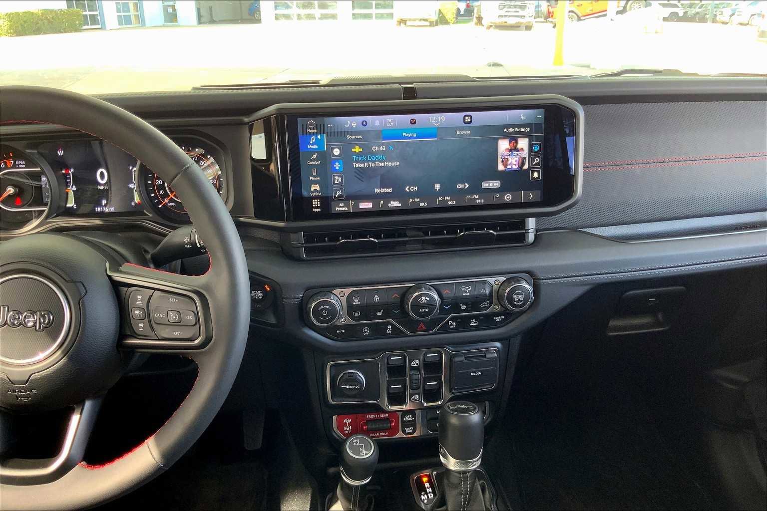 Used 2024 Jeep Gladiator Rubicon w/ Safety Group image 6