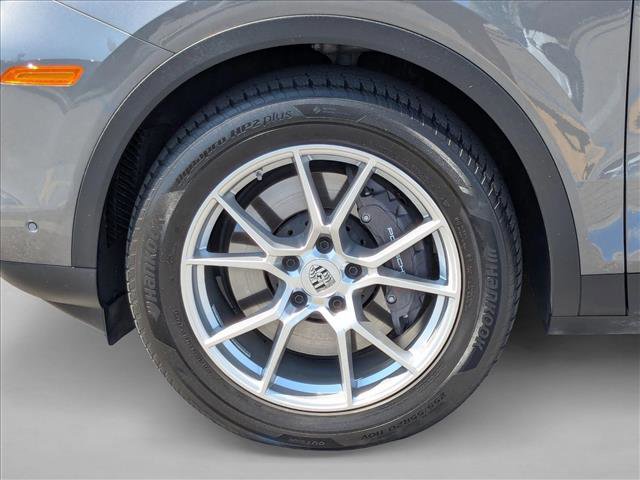 Used 2024 Porsche Cayenne image 28