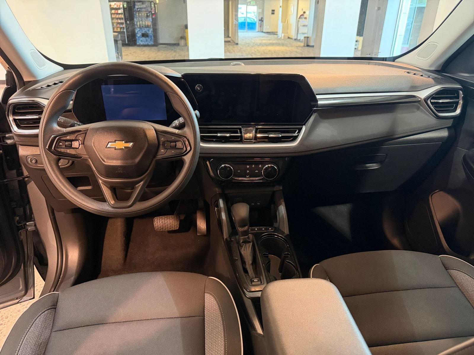 Used 2025 Chevrolet TrailBlazer LT FWD image 32