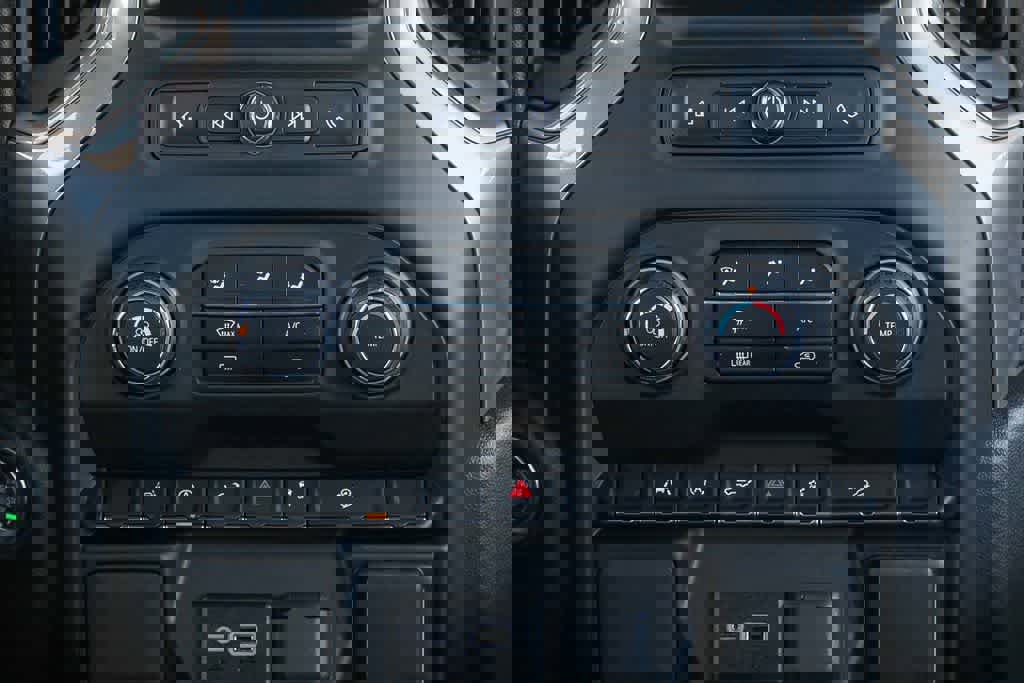 Used 2025 Chevrolet Silverado 1500 Custom Trail Boss w/ Dark Appearance Package image 14