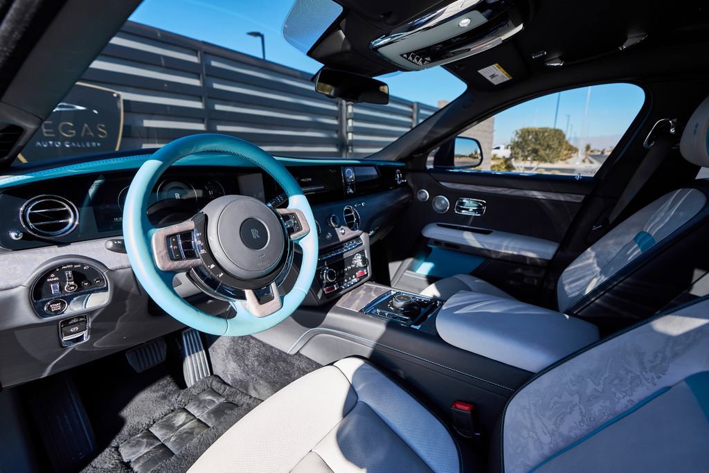 Used 2025 Rolls-Royce Ghost AWD/4WD image 2