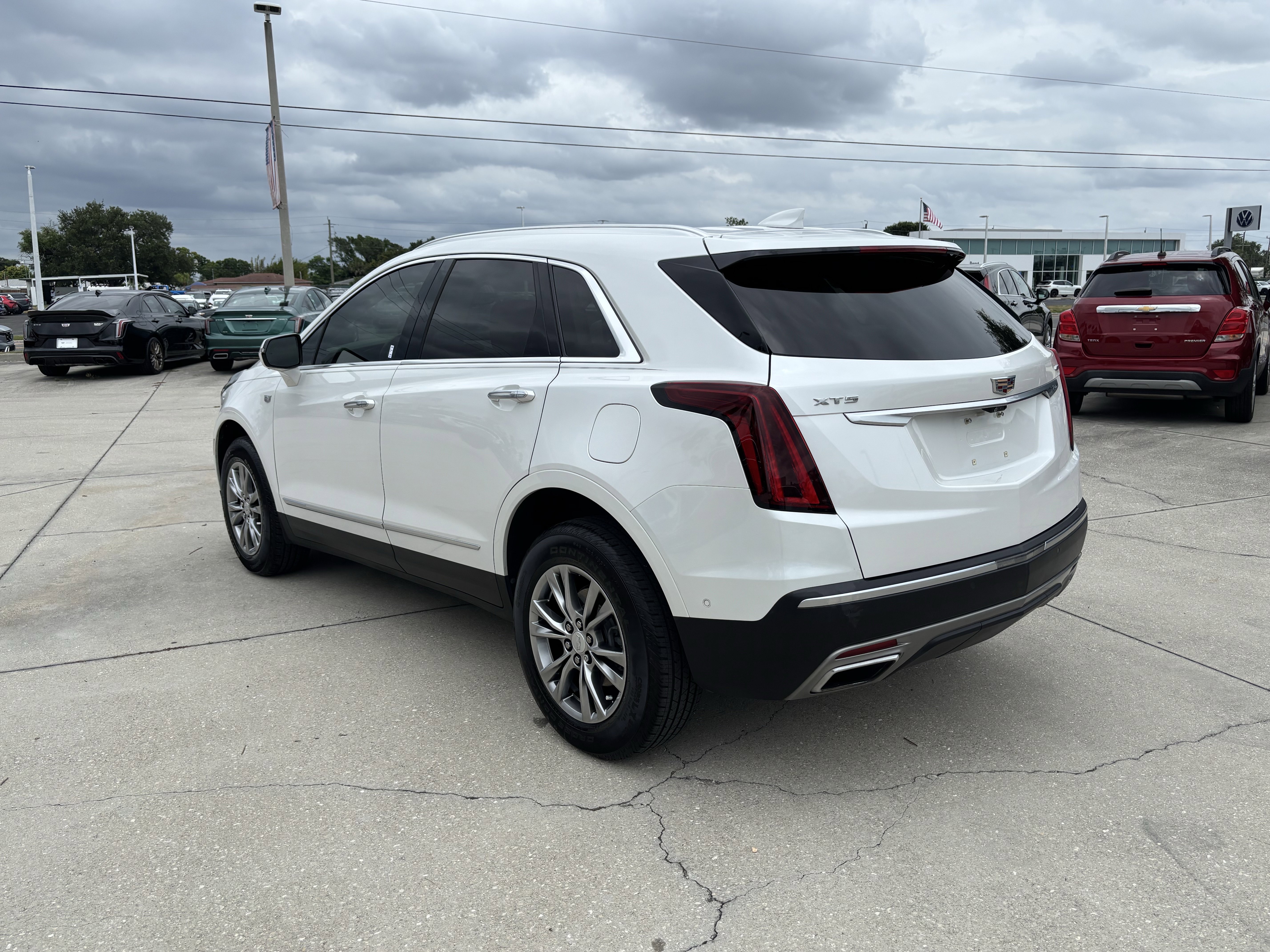 Used 2021 Cadillac XT5 Premium Luxury FWD image 3