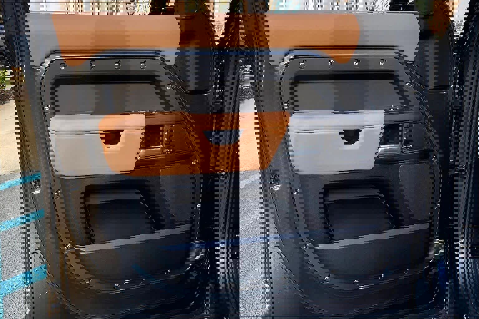 Used 2025 Land Rover Defender 110 X-Dynamic SE image 21